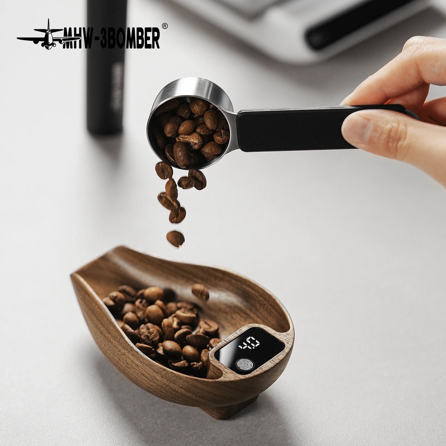 MHW-3BOMBER Coffee Scale Rechargeable Food Kitchen Scale 0.3g Precise Wooden Digital Bean Scale with Spray Bottle Barista Tool